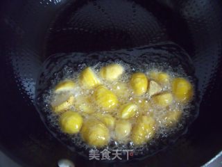 金秋时节的家常滋补餐----板栗烧鸡饭的做法步骤：2