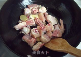 金秋时节的家常滋补餐----板栗烧鸡饭的做法步骤：3
