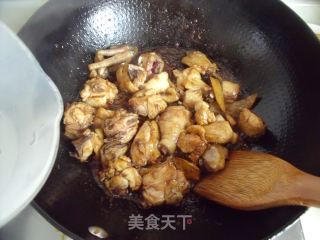 金秋时节的家常滋补餐----板栗烧鸡饭的做法步骤：5