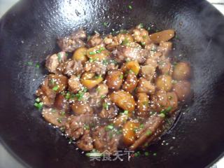 金秋时节的家常滋补餐----板栗烧鸡饭的做法步骤：9