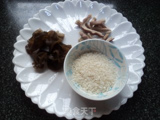 活血祛斑补益脾胃的---【黑木耳猪肚粥】的做法步骤：1