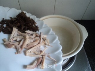 活血祛斑补益脾胃的---【黑木耳猪肚粥】的做法步骤：3