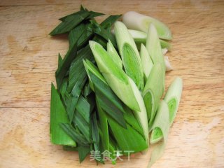 青蒜炒猪肝的做法步骤：2