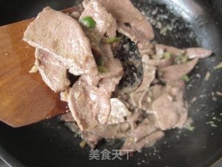 青蒜炒猪肝的做法步骤：3