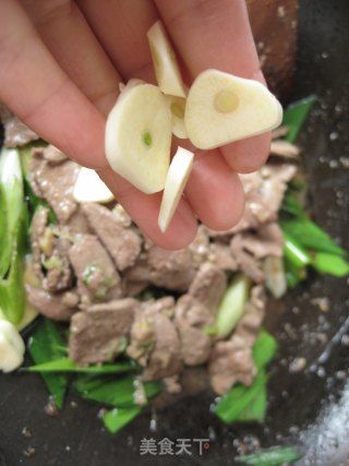 青蒜炒猪肝的做法步骤：7