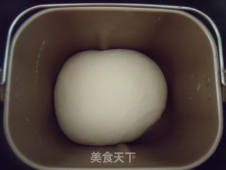 有心的面包更甜蜜---蜜豆小花包的做法步骤：2