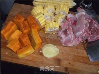 清甜好喝 南瓜玉米排骨汤的做法步骤：1