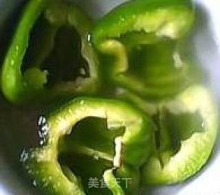 鱿鱼炒菜椒的做法步骤：7