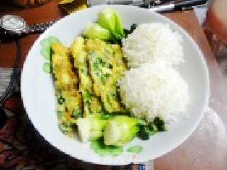 简易快餐--韭菜煎蛋饭的做法步骤：6