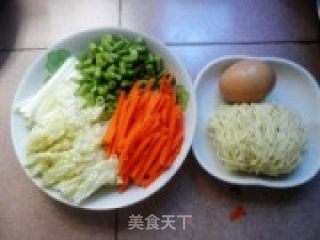 素菜炒面的做法步骤：1