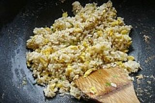 蟹味炒饭的做法步骤：7