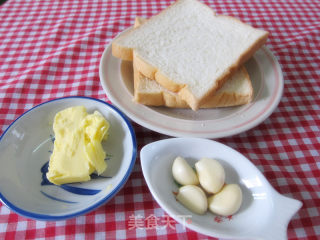 蒜香吐司的做法步骤：1