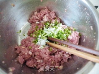 羊肉小笼包的做法步骤：5