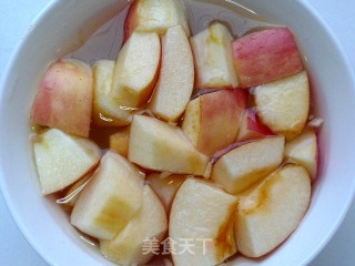 温暖你的胃----苹果粥的做法步骤：1