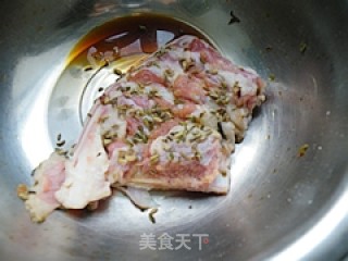 香葱烤羊排的做法步骤：1
