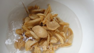 毛豆拌萝卜干的做法步骤：3