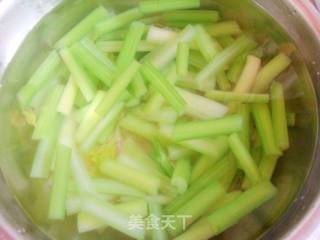 素炒西芹三丝的做法步骤：6