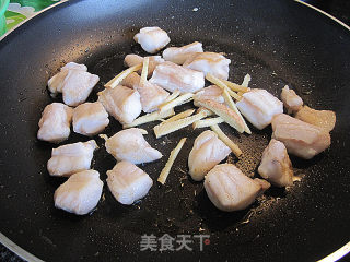荷豆洋葱炒鱼柳的做法步骤：4