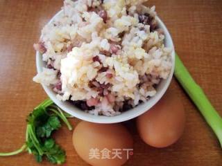 大葱鸡蛋炒薏米红豆饭的做法步骤：1