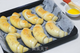 【金牛角面包】换个口味也精彩的做法步骤：9