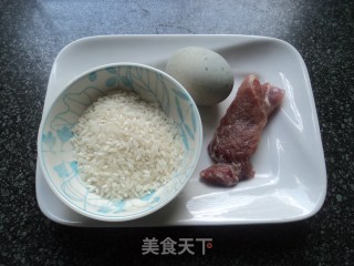 降火增进食欲的---【皮蛋瘦肉粥】的做法步骤：1