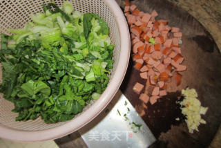 脆皮肠青菜炒饭的做法步骤：2