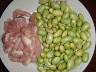 毛豆肉丝的做法步骤：1