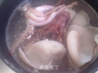 黄瓜拌鱿鱼的做法步骤：3