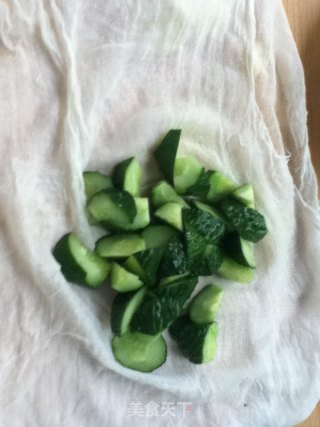 酸辣腌黄瓜的做法步骤：3