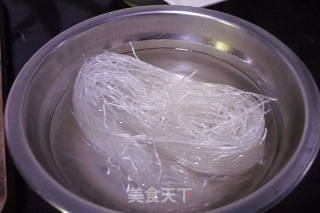 萝卜丸子炖粉丝白菜的做法步骤：2