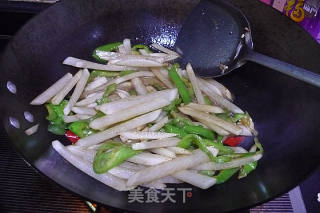双椒萝卜丝的做法步骤：6