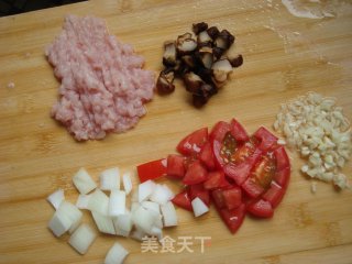 番茄肉酱面的做法步骤：2