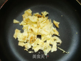 剩饭的美味---香芹蛋炒饭的做法步骤：4