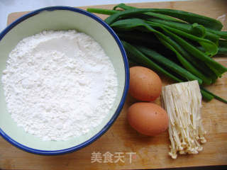 葱香金针饼的做法步骤：1