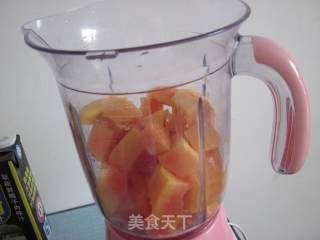 椰奶木瓜汁的做法步骤：2