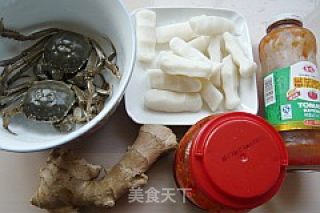 毛蟹炒年糕的做法步骤：1