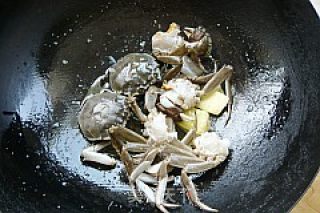 毛蟹炒年糕的做法步骤：7
