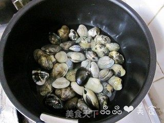 营养又美味——豆乳海鲜锅的做法步骤：2