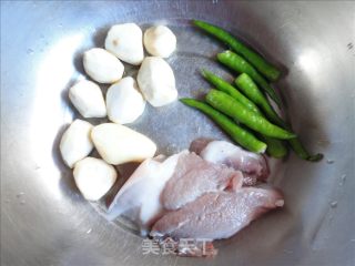 竽头炒肉丝的做法步骤：1