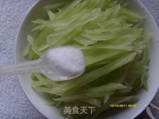 莴笋两吃的做法步骤：2