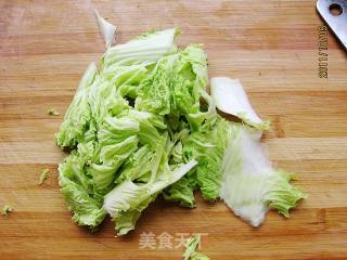 白菜粉丝炖豆腐的做法步骤：2