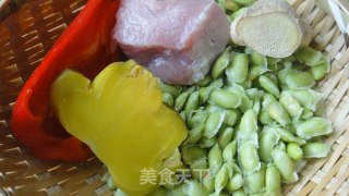 榨菜肉丝炒毛豆的做法步骤：1