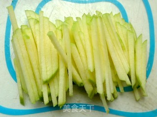 开胃小凉菜----酸甜苹果丝的做法步骤：3