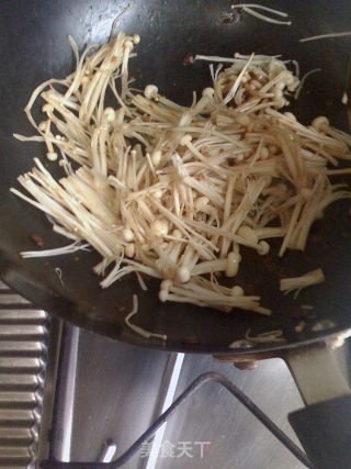 金针菇炒牛肉的做法步骤：5