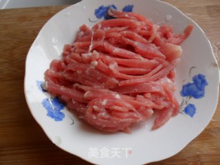 大蒜素鸡炒肉丝的做法步骤：1