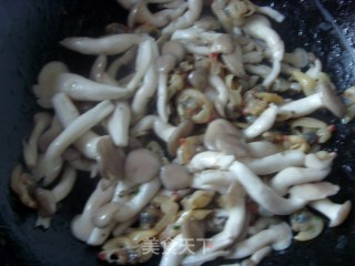 白玉菌菇蛤蜊汤的做法步骤：3