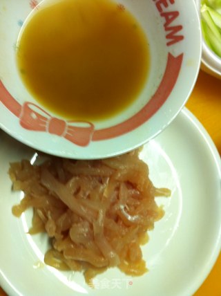 枸杞西芹鸡丝小炒的做法步骤：2