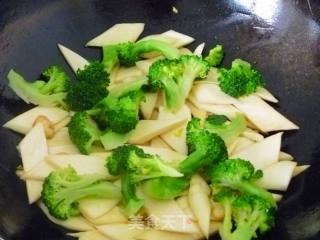 【家庭快手小炒】蚝油茭白西兰花的做法步骤：8