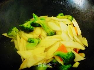 【家庭快手小炒】蚝油茭白西兰花的做法步骤：9