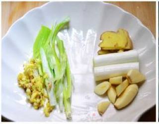 糖醋排骨的做法步骤：1